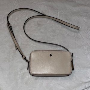 beige kate spade crossbody bag